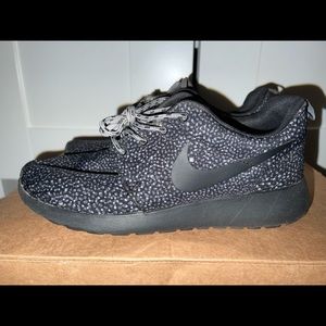 Nike Dotted Roshe!